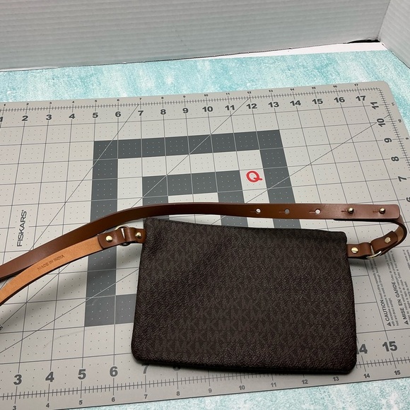 Brown Crossbody Bag‎ with Chain Detail - Picture 5 of 8